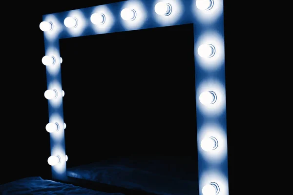 Primer plano de las bombillas de espejo en la sala de maquillaje — Foto de Stock