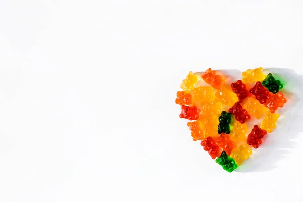 Herzförmige Farbige Gelatine Auf Weißem Hintergrund Ansicht Von Oben — Stockfoto