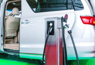 Belarus, Minsk, 25 Mayıs 2019. İleri Teknoloji Sergisi. Elektrikli araba yatay fotoğraf