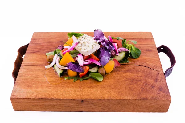 Σαλάτα Φέτα Φρέσκα Λαχανικά Αγγούρι Ντομάτα Πιπέρι Βότανα Ελιές Και — Φωτογραφία Αρχείου