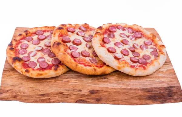 Três Deliciosas Pizzas Pepperoni Vista Superior Pizzas Pepperoni Quente Uma — Fotografia de Stock