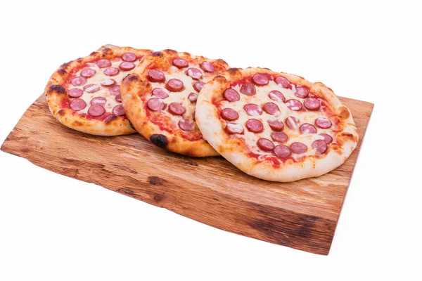 Três Deliciosas Pizzas Pepperoni Vista Superior Pizzas Pepperoni Quente Uma — Fotografia de Stock