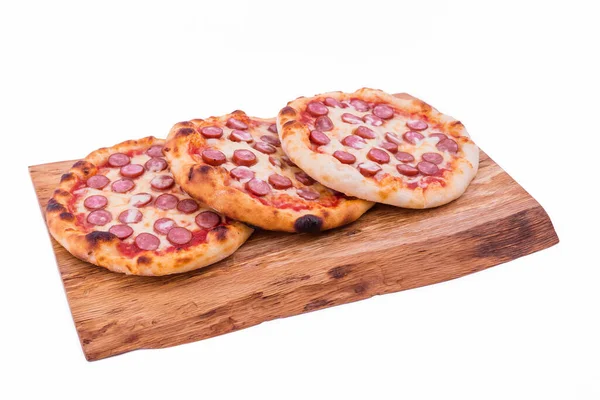 Tres Sabrosas Pizzas Pepperoni Vista Superior Pizzas Pepperoni Picante Una —  Fotos de Stock