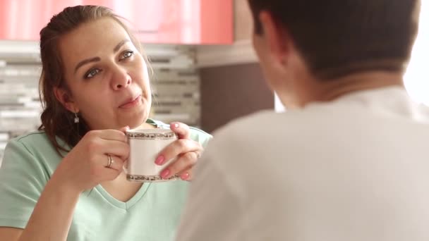 Mãe Família Feliz Pai Filha Filho Tomar Café Manhã Juntos — Vídeo de Stock