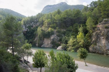 Montanejos Köyü geçen Mijares Nehri