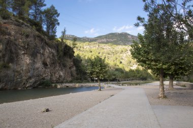 Montanejos Köyü geçen Mijares Nehri