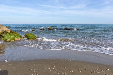 Akdeniz kıyılarında