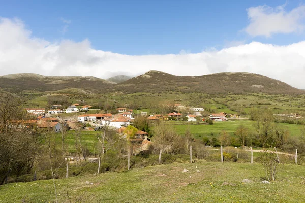 Vicino al villaggio di fontibre — Foto Stock