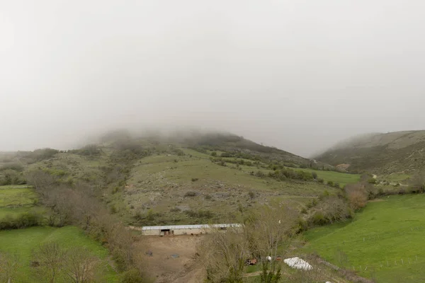 Pela aldeia de Argueso — Fotografia de Stock