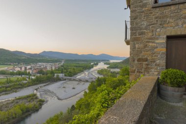 Kasaba Ainsa tarafından