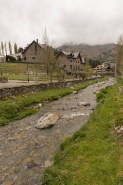 Sallent del Gallego village için 