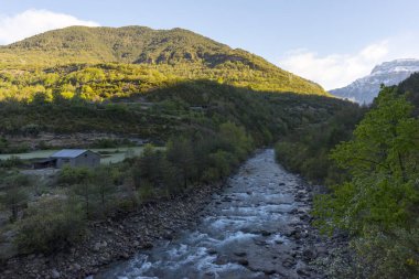 Broto manzara pyrenees içinde