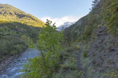 Broto manzara pyrenees içinde