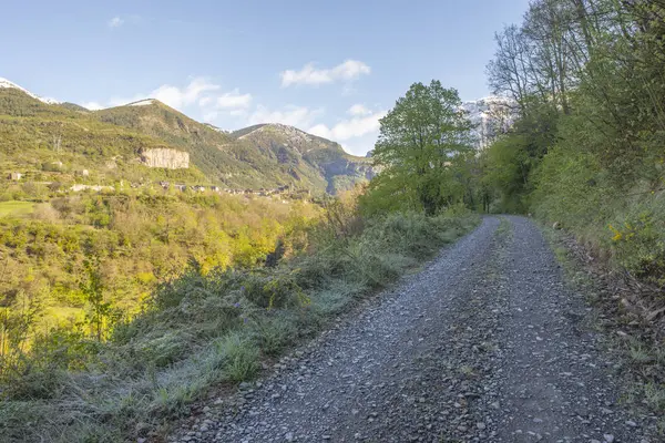 Broto manzara pyrenees içinde