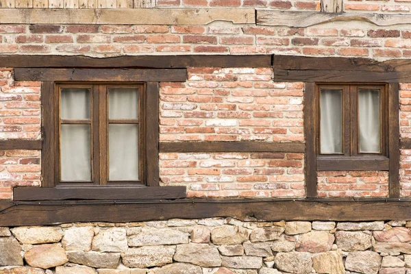 Dos ventanas en Cantabria — Foto de Stock