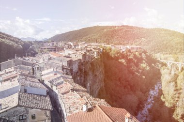 Castellfollit çan kulesine üzerinden