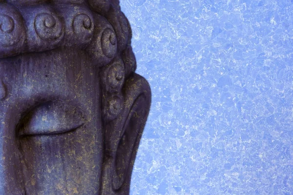 Uma pequena figura do grande mestre Buda — Fotografia de Stock