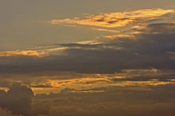 Storm wolken in een zonsopgang — Stockfoto