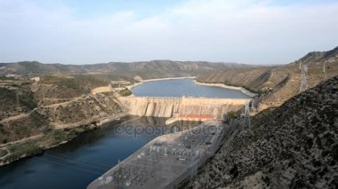 Mequinenza ile yoluna nehirde Ebro