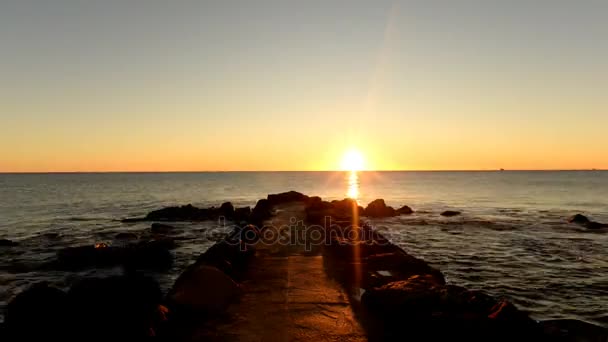 Benicasim pobřeží při západu slunce, Castellon — Stock video