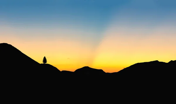 Cloudy sky on top of the mountains at sunset — Stock Photo, Image