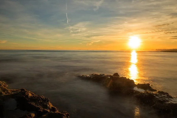 A costa de Oropesa del Mar ao nascer do sol — Fotografia de Stock