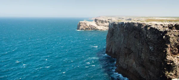 De kust van de Portugese Algarve in de zomer — Stockfoto