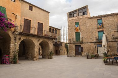 Girona il Peratallada şehir