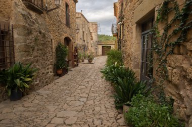Girona il Peratallada şehir