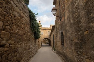 Girona il Peratallada şehir