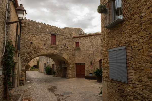 Girona il Peratallada şehir