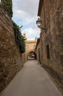 Girona il Peratallada şehir