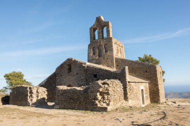 Rodos Manastırı ormanın limanda