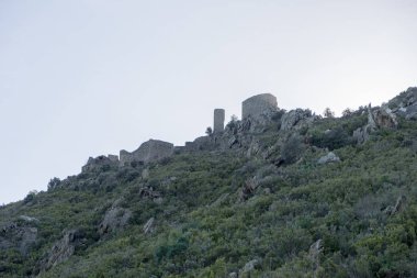 Rodos Manastırı ormanın limanda