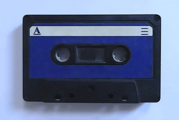 Oude cassette tapes met een houten achtergrond — Stockfoto