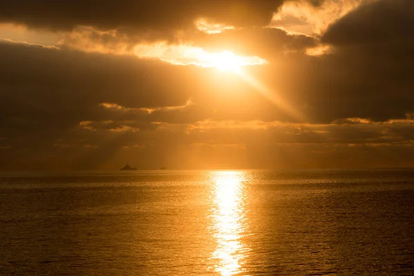 Golden sunrise w morze Ibiza — Zdjęcie stockowe