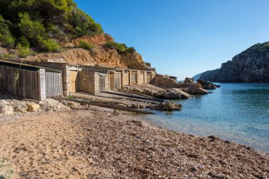 Koyu mavi su Ibiza Adası ile olacak