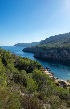 Koyu mavi su Ibiza Adası ile olacak