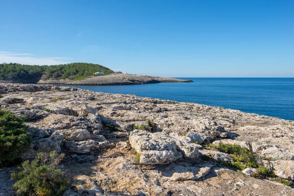 Portinatx 的蓝色海岸在伊维萨岛上 — 图库照片