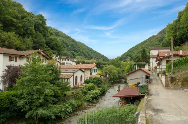 Santiago Pyrenees aracılığıyla yol