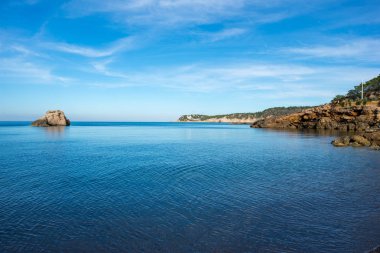 Mavi bir gün sahilde Ibiza