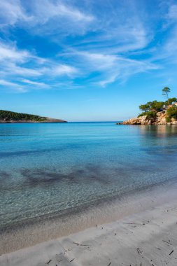 Mavi bir gün sahilde Ibiza