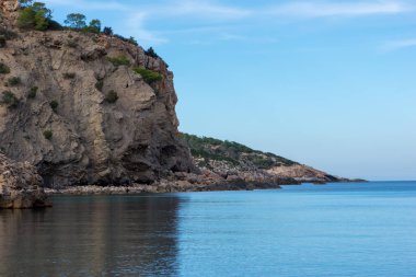Mavi bir gün sahilde Ibiza