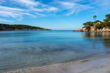 Mavi bir gün sahilde Ibiza