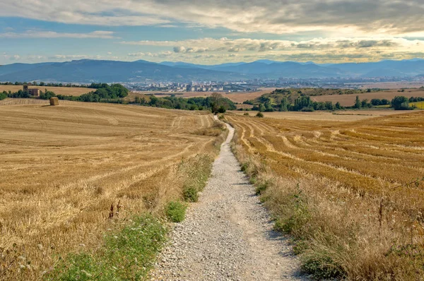 Navarre Saint James şekilde mavi gökyüzü altında