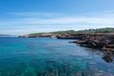 Ibiza Adası, Balear Adaları plajda Bassa