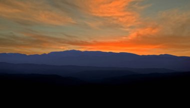 Castellon topluluk Valencia günbatımı, dağlar