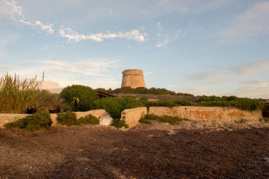 Ortaçağ Kulesi, Sal Rossa adlı gündoğumu Ibiza