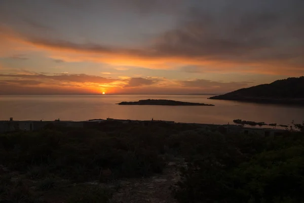 Cala de Sal rossa au lever du soleil à Ibiza — Photo