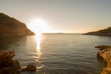 Saladeta dereye batımında Ibiza